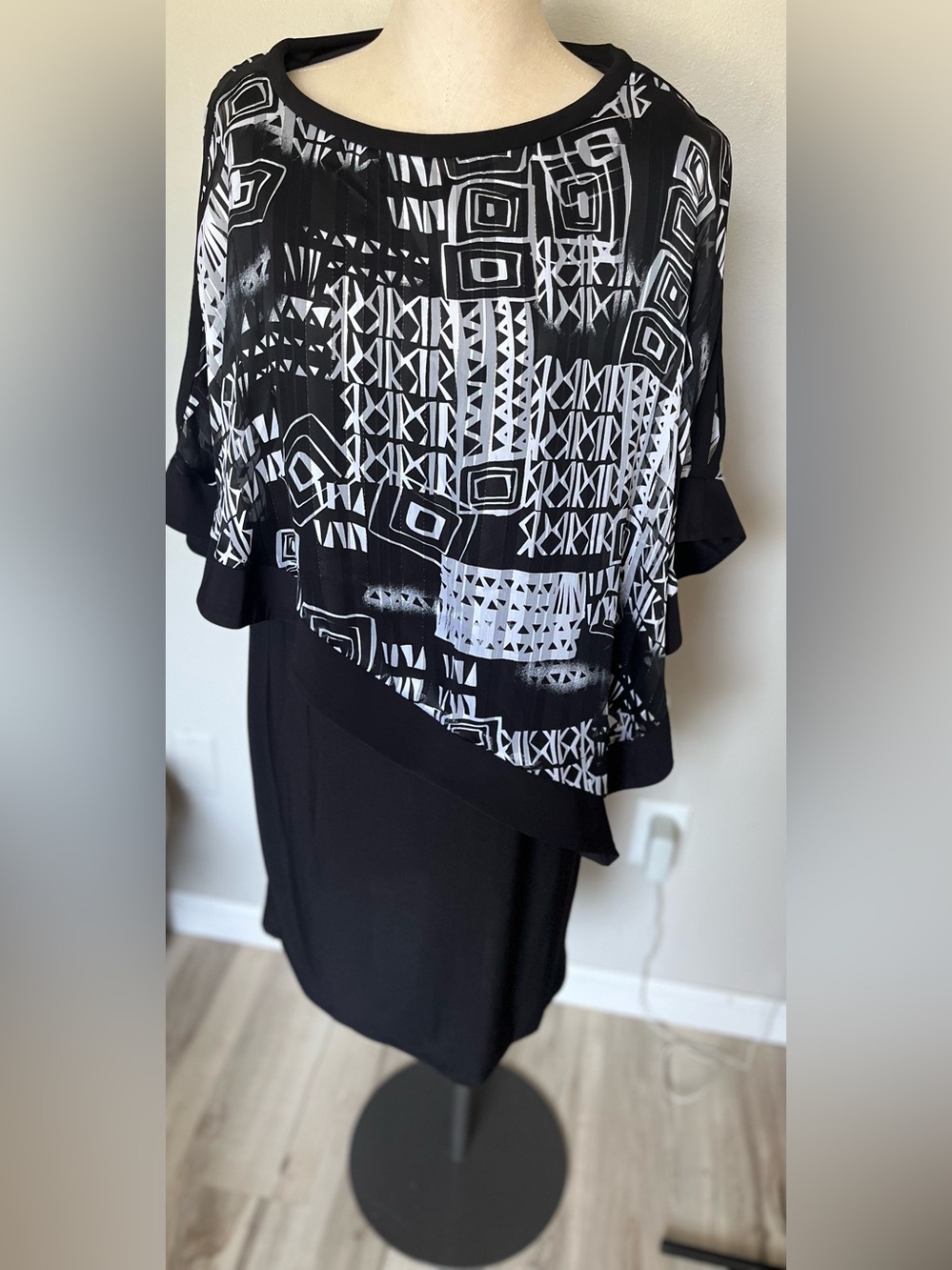 R&M Richards Black & White Geometric Overlay  Dress 👗
